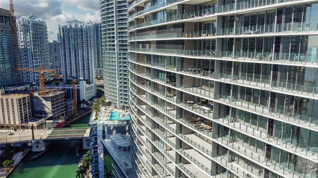 300 Biscayne Blvd Way, Unit 2802, Miami, FL 33131 Photo