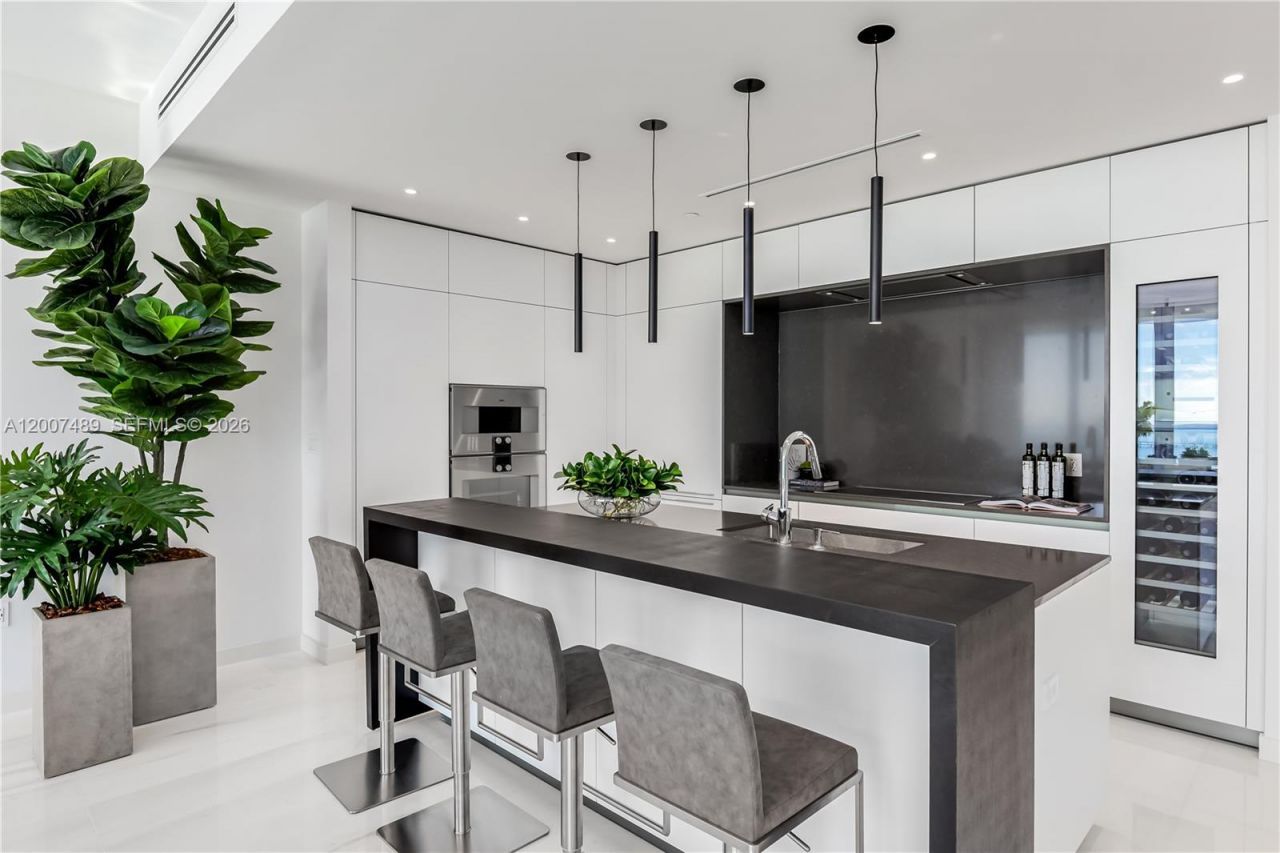 300 Biscayne Blvd Way, Unit 2802, Miami, FL 33131 Photo