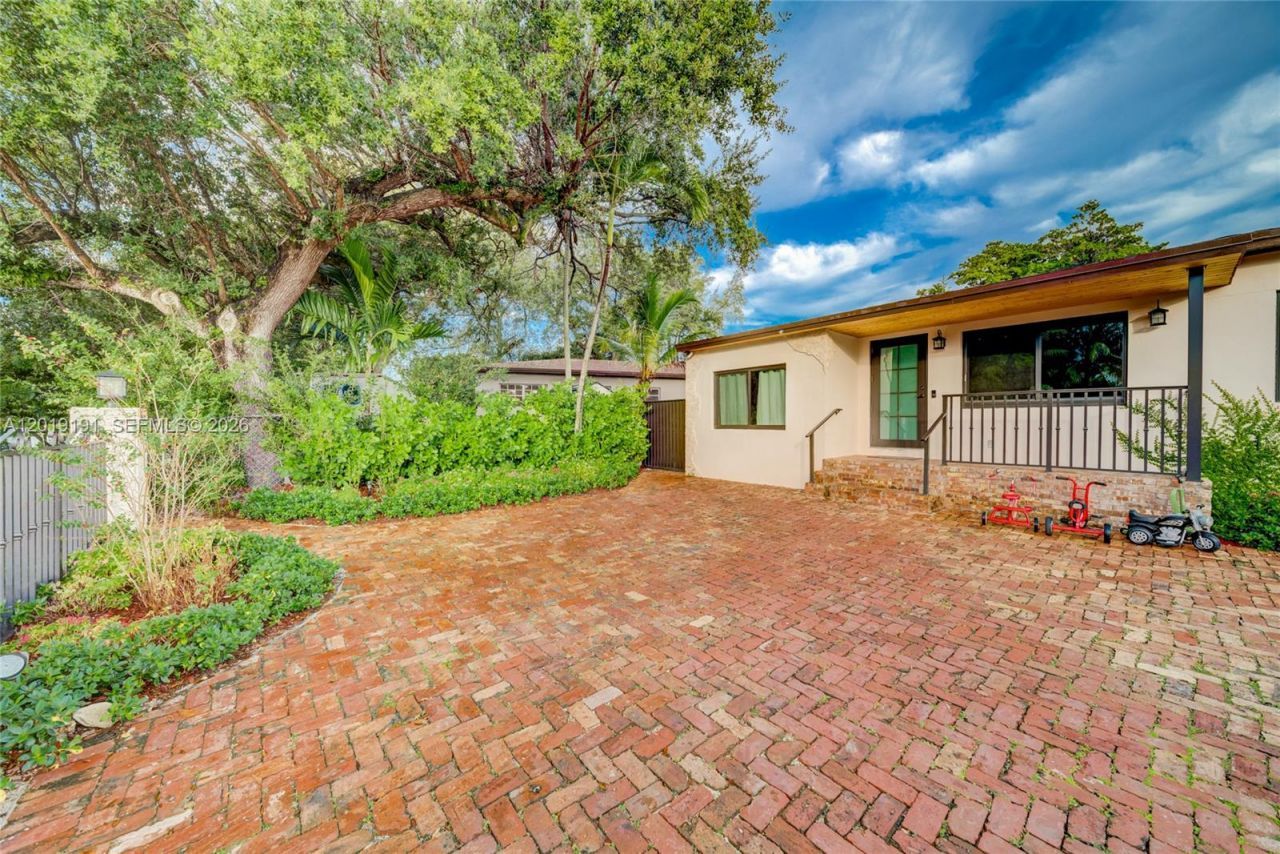6631 Tamiami Canal Rd , Miami, FL 33126 Photo