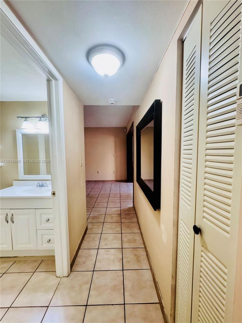 10241 NW 9th St Cir, Unit 107-5, Miami, FL 33172 Photo