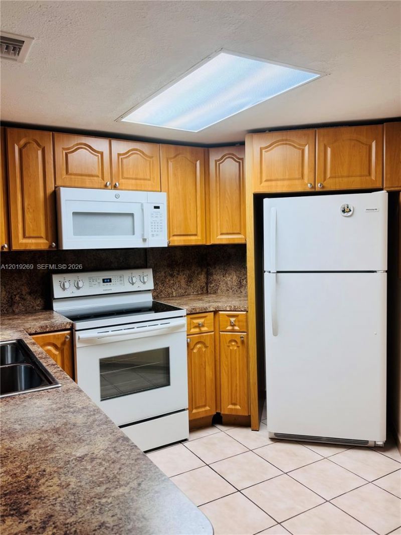 10241 NW 9th St Cir, Unit 107-5, Miami, FL 33172 Photo