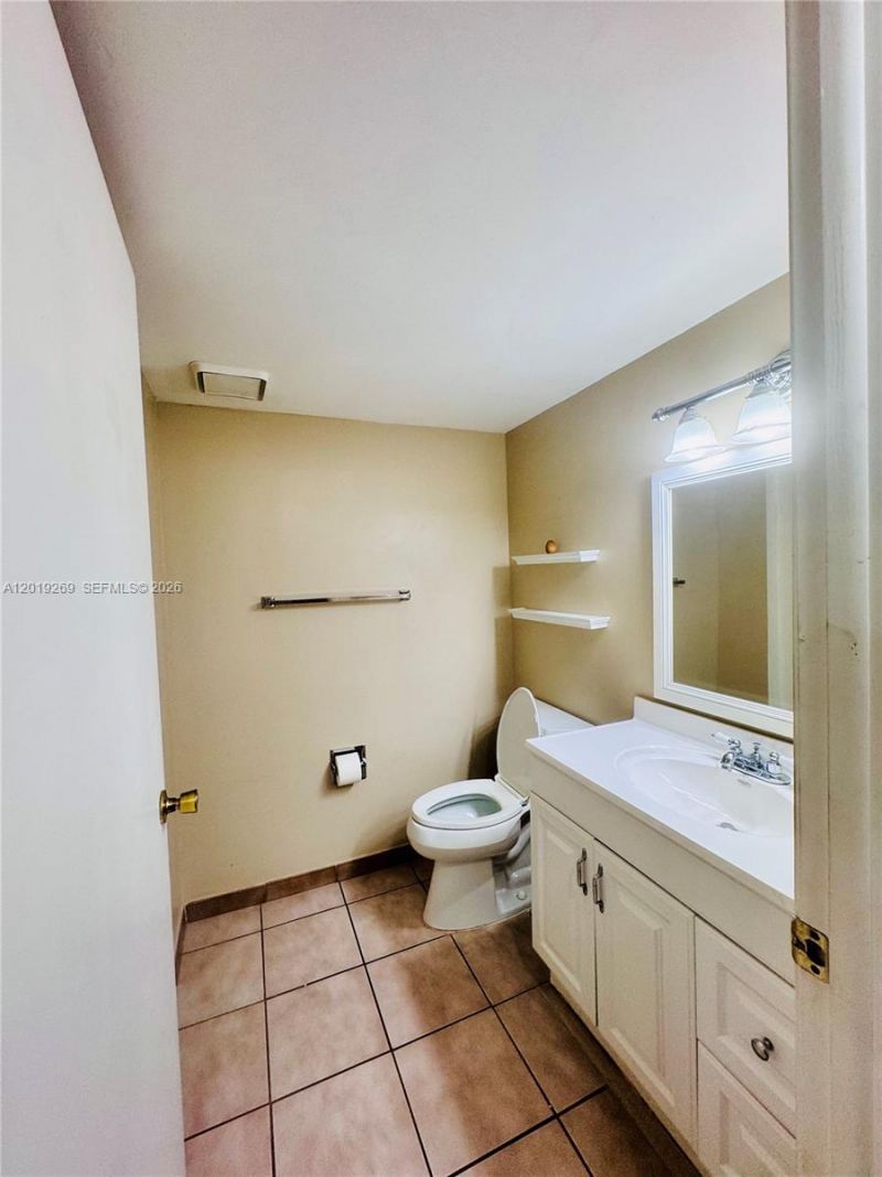 10241 NW 9th St Cir, Unit 107-5, Miami, FL 33172 Photo