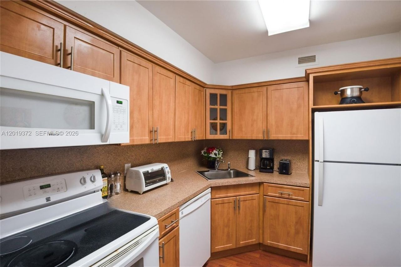 5600 Collins Ave, Unit 8A, Miami Beach, FL 33140 Photo