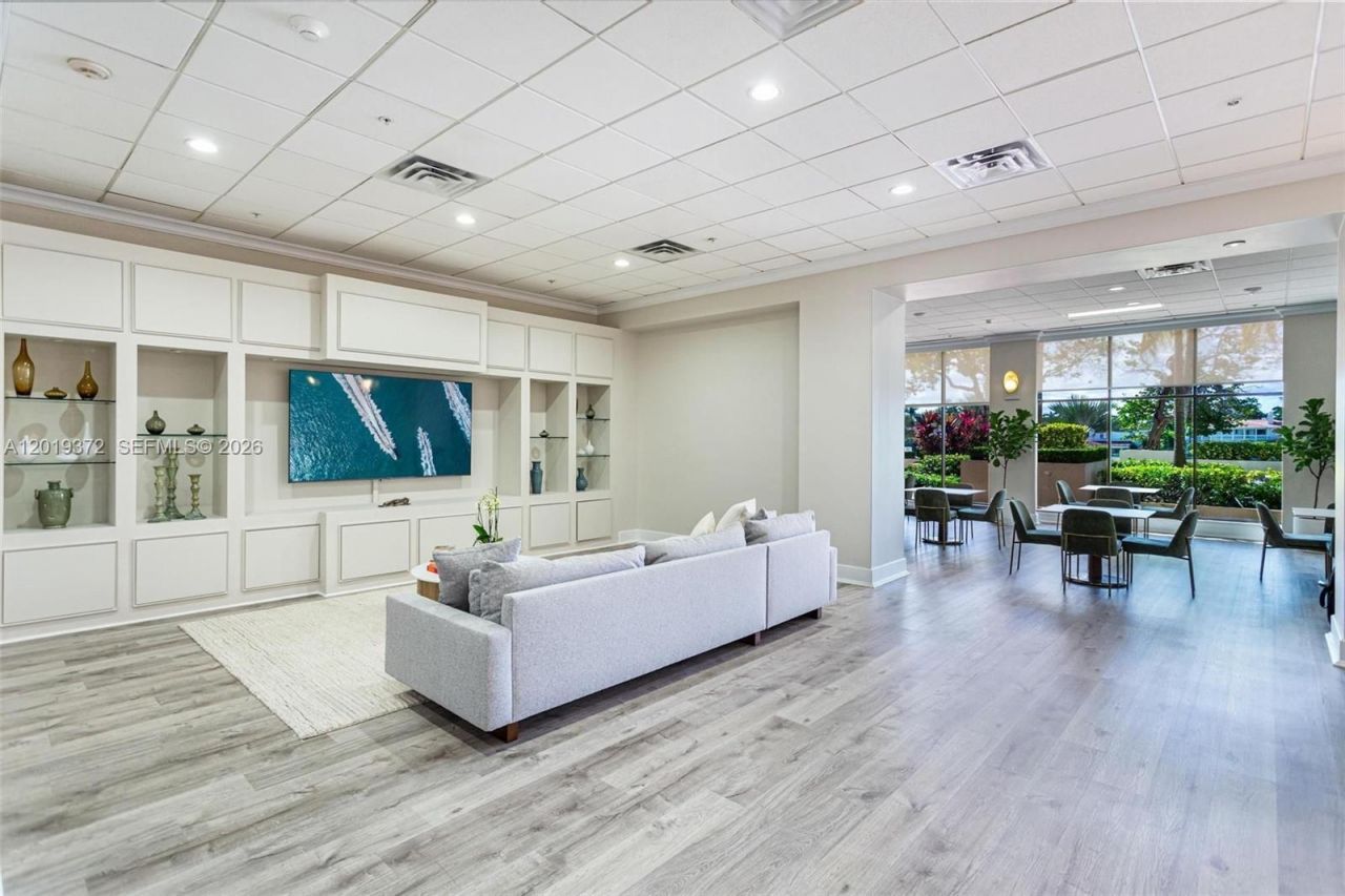 5600 Collins Ave, Unit 8A, Miami Beach, FL 33140 Photo