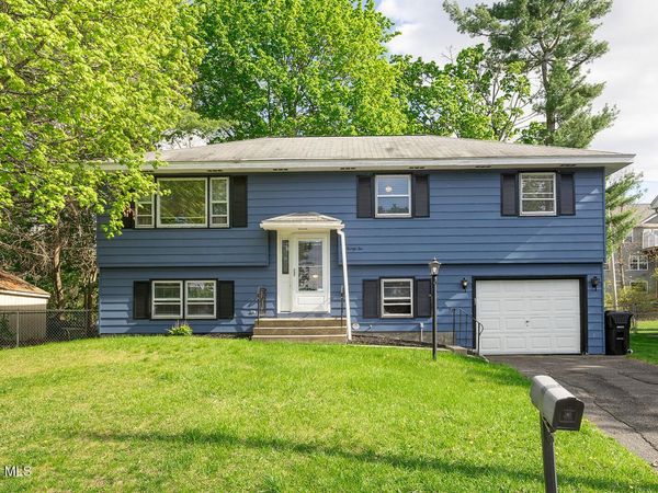 22 Hialeah Drive, Troy, NY 12182