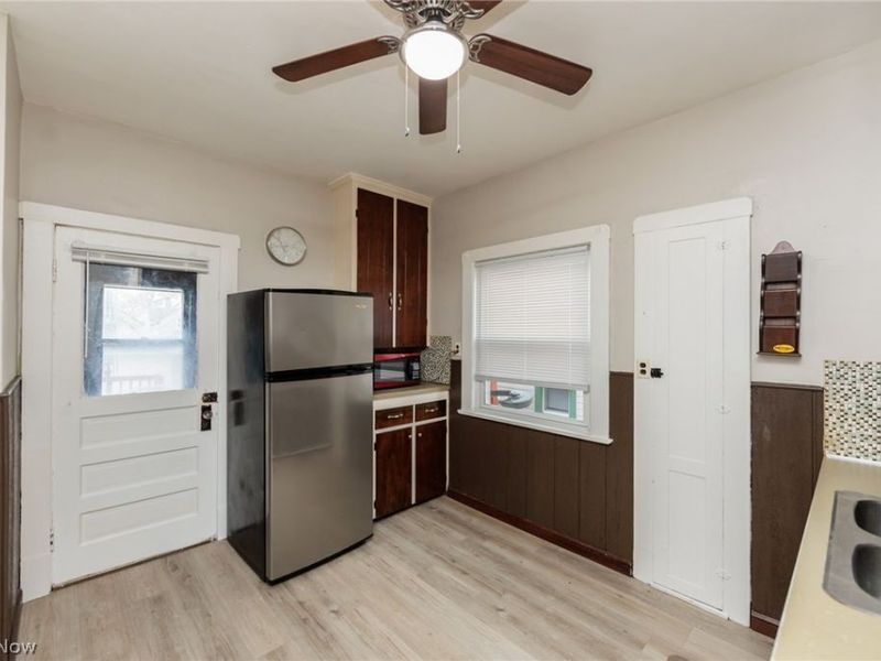 4318 Bucyrus Avenue, Cleveland, OH 44109 Photo 11