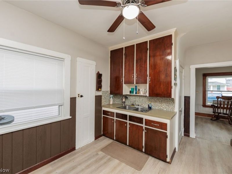 4318 Bucyrus Avenue, Cleveland, OH 44109 Photo 12