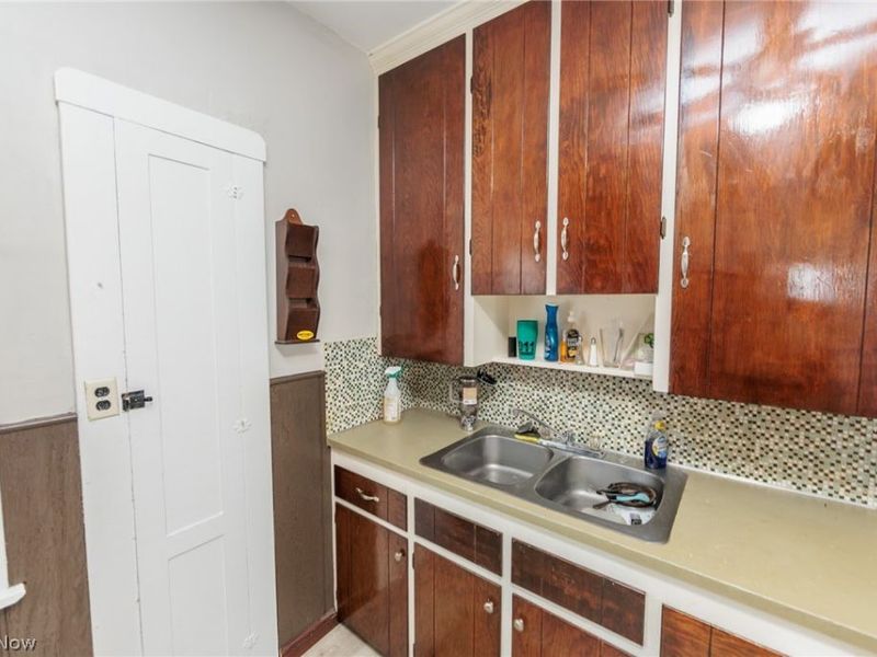 4318 Bucyrus Avenue, Cleveland, OH 44109 Photo 16