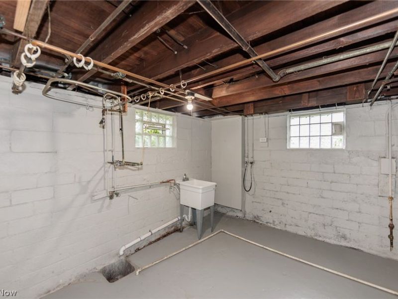 4318 Bucyrus Avenue, Cleveland, OH 44109 Photo 32