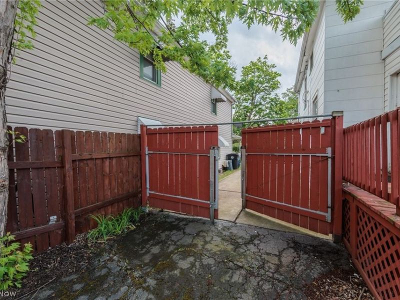4318 Bucyrus Avenue, Cleveland, OH 44109 Photo 40