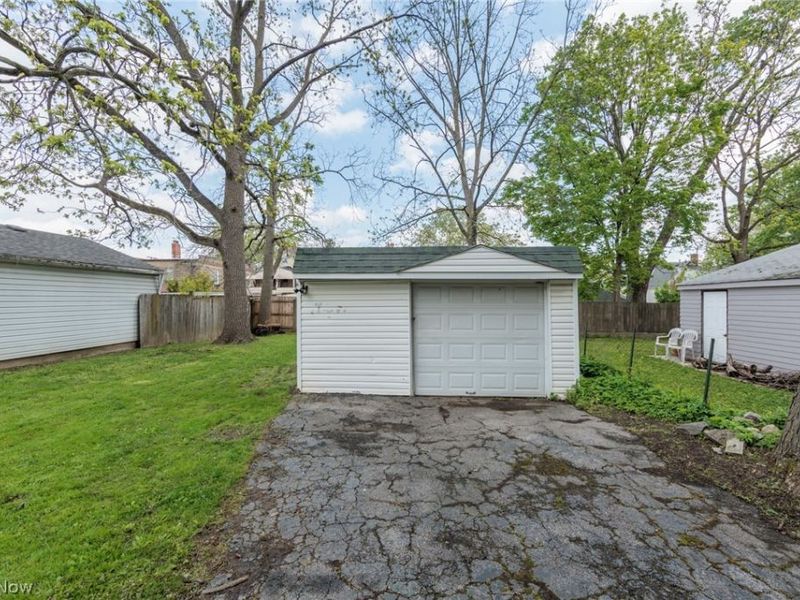 4318 Bucyrus Avenue, Cleveland, OH 44109 Photo 41