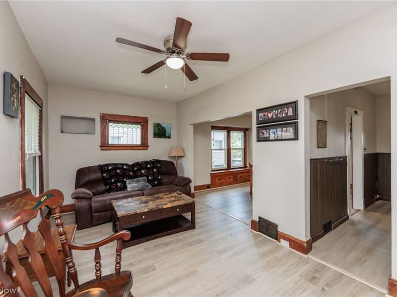 4318 Bucyrus Avenue, Cleveland, OH 44109 Photo 5