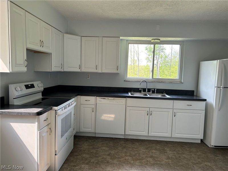 8404 Avery Road, Broadview Heights, OH 44147 Photo 2