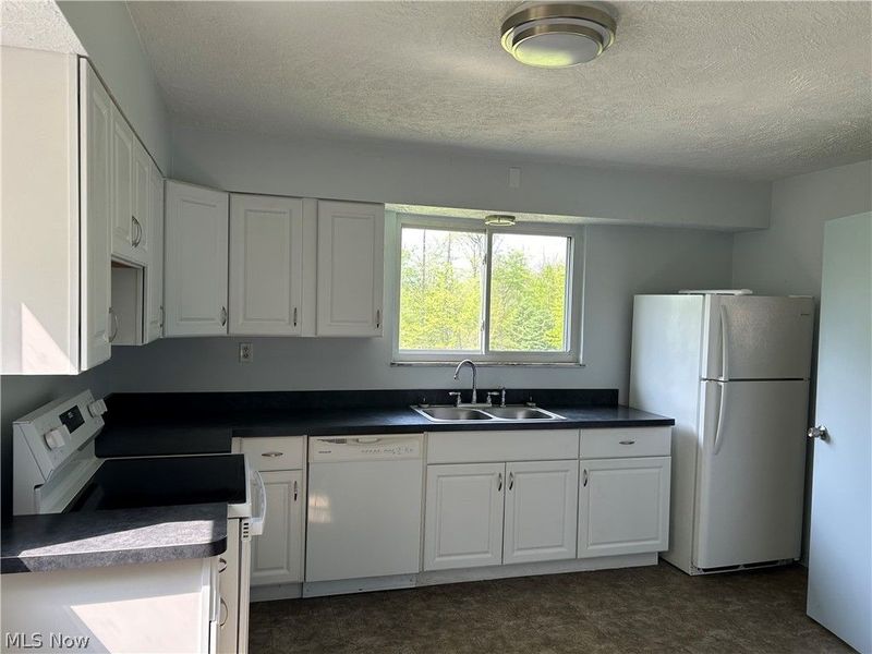8404 Avery Road, Broadview Heights, OH 44147 Photo 3
