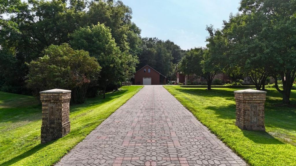 4457 Farmdale Circle, Saint Augusta, MN 56301