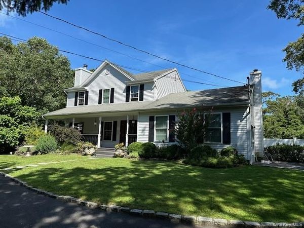 63 E Tiana Road , Hampton Bays, NY 11946
