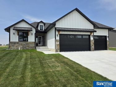1043 Tuscan Trail , Hickman, NE 68372