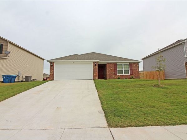 803 SW Green World Street , Bentonville, AR 72712