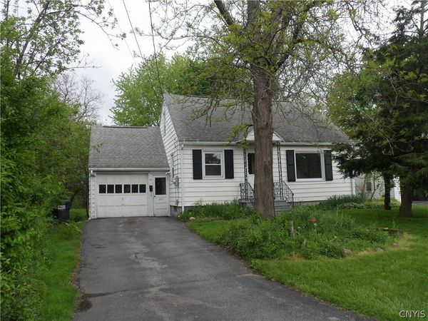 101 Chestnut Hill Drive, Liverpool, NY 13088