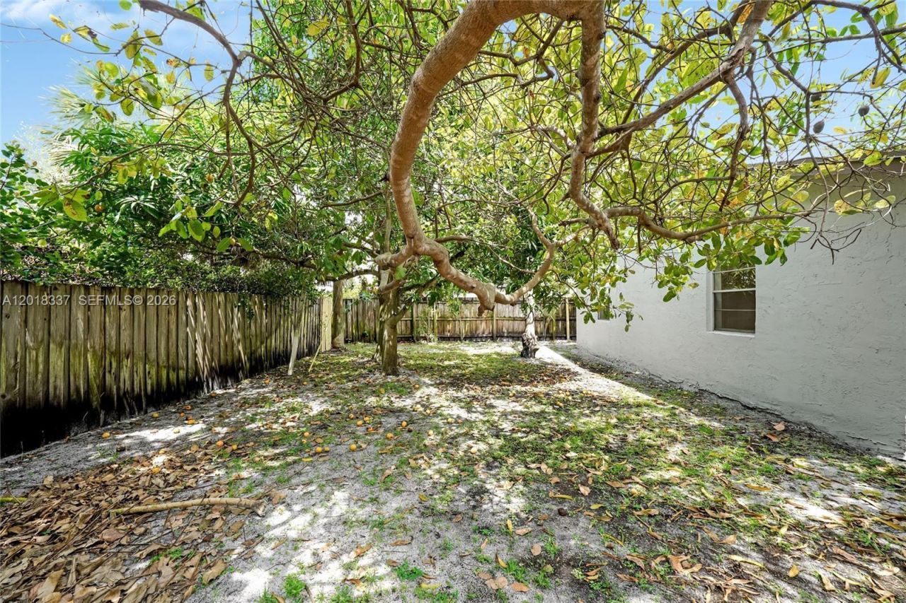 429 Avenida Hermosa , West Palm Beach, FL 33405 Photo