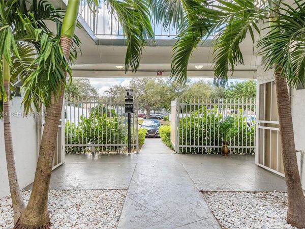 6905 Rue Vendome , Unit 8, Miami Beach, FL 33141
