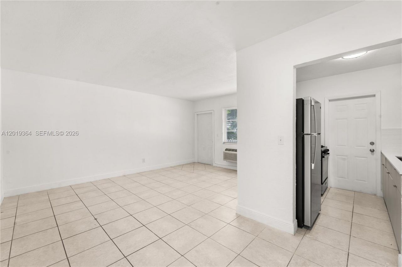 6905 Rue Vendome , Unit 8, Miami Beach, FL 33141 Photo