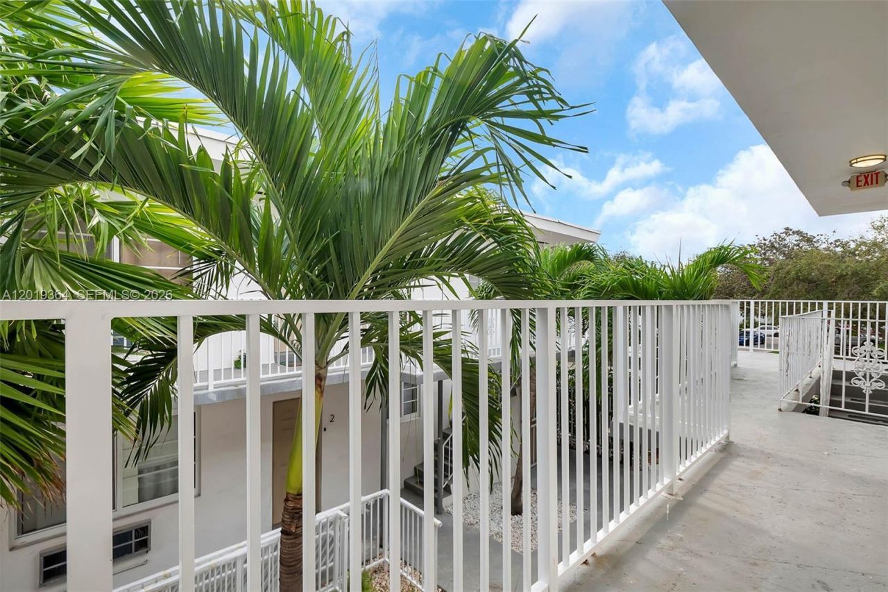 6905 Rue Vendome , Unit 8, Miami Beach, FL 33141 Photo