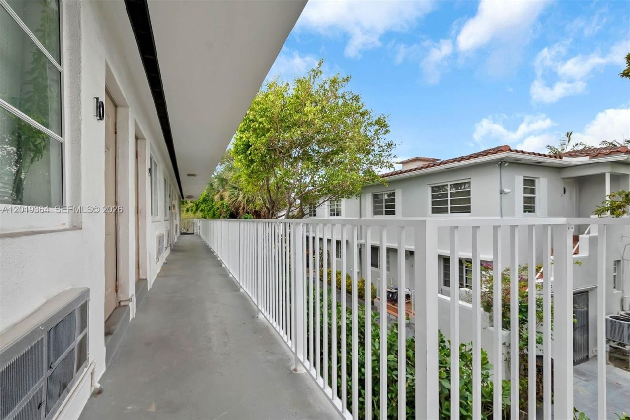 6905 Rue Vendome , Unit 8, Miami Beach, FL 33141 Photo