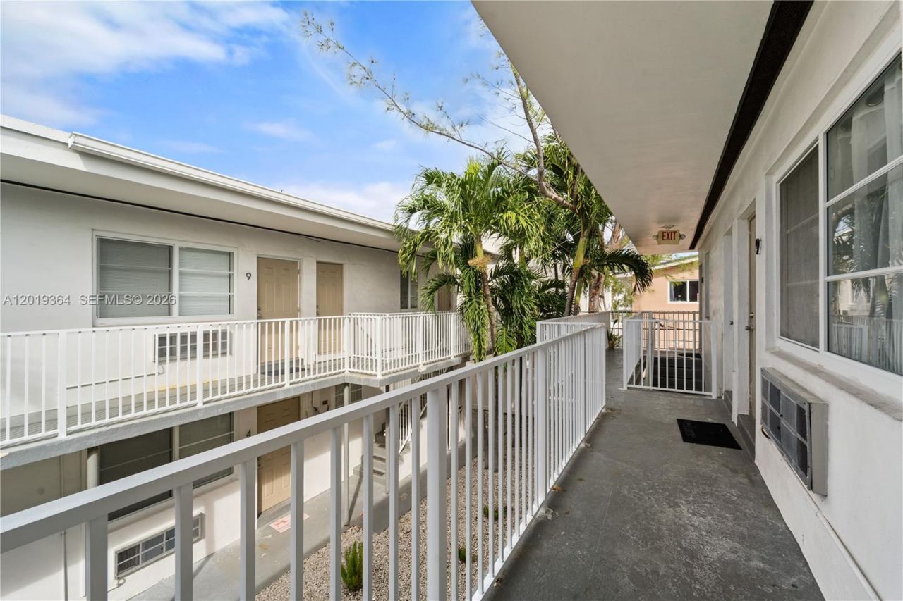 6905 Rue Vendome , Unit 8, Miami Beach, FL 33141 Photo