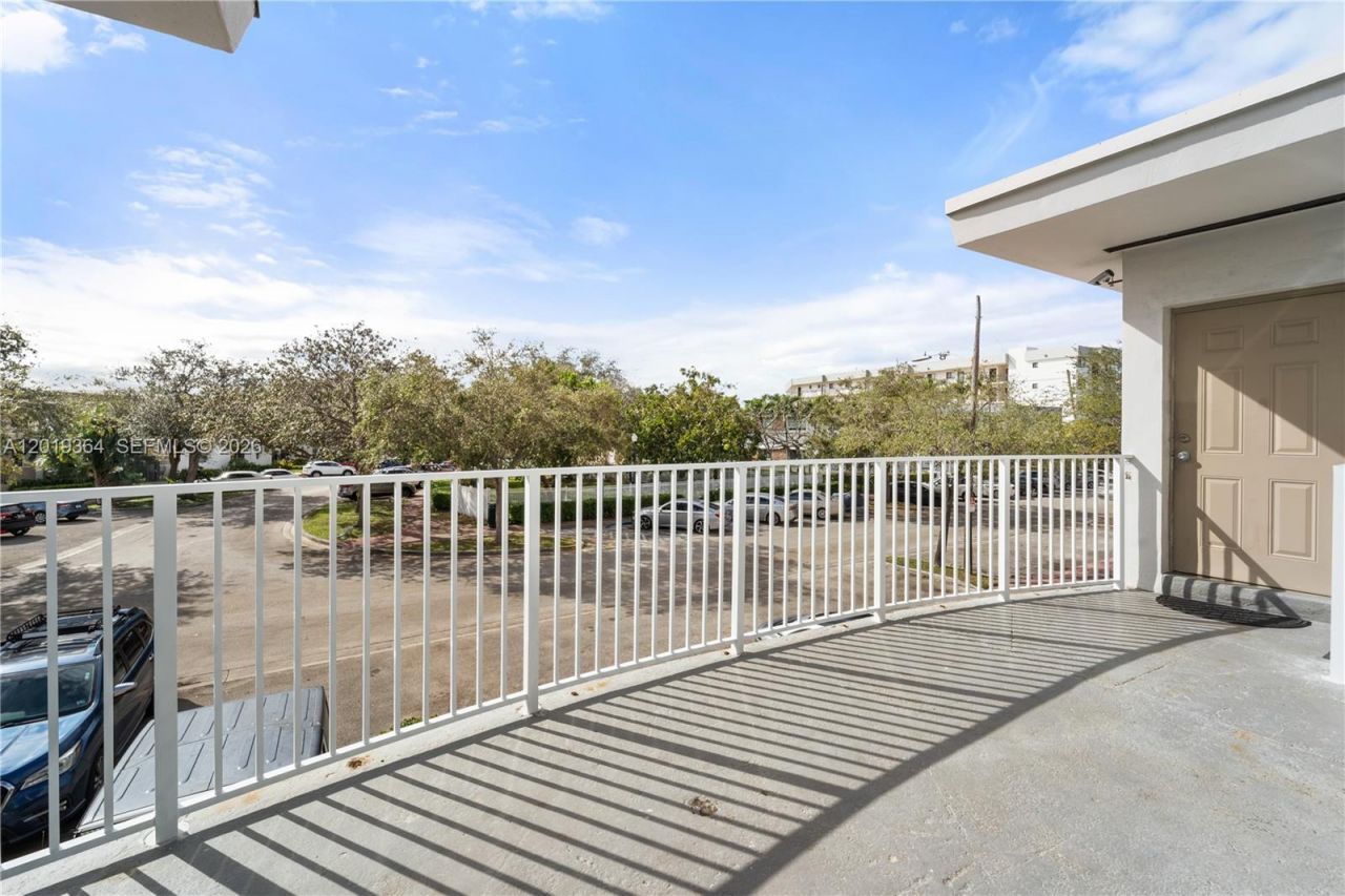 6905 Rue Vendome , Unit 8, Miami Beach, FL 33141 Photo