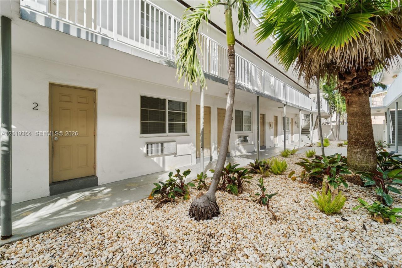 6905 Rue Vendome , Unit 8, Miami Beach, FL 33141 Photo
