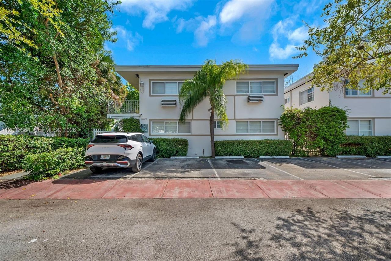 6905 Rue Vendome , Unit 8, Miami Beach, FL 33141 Photo