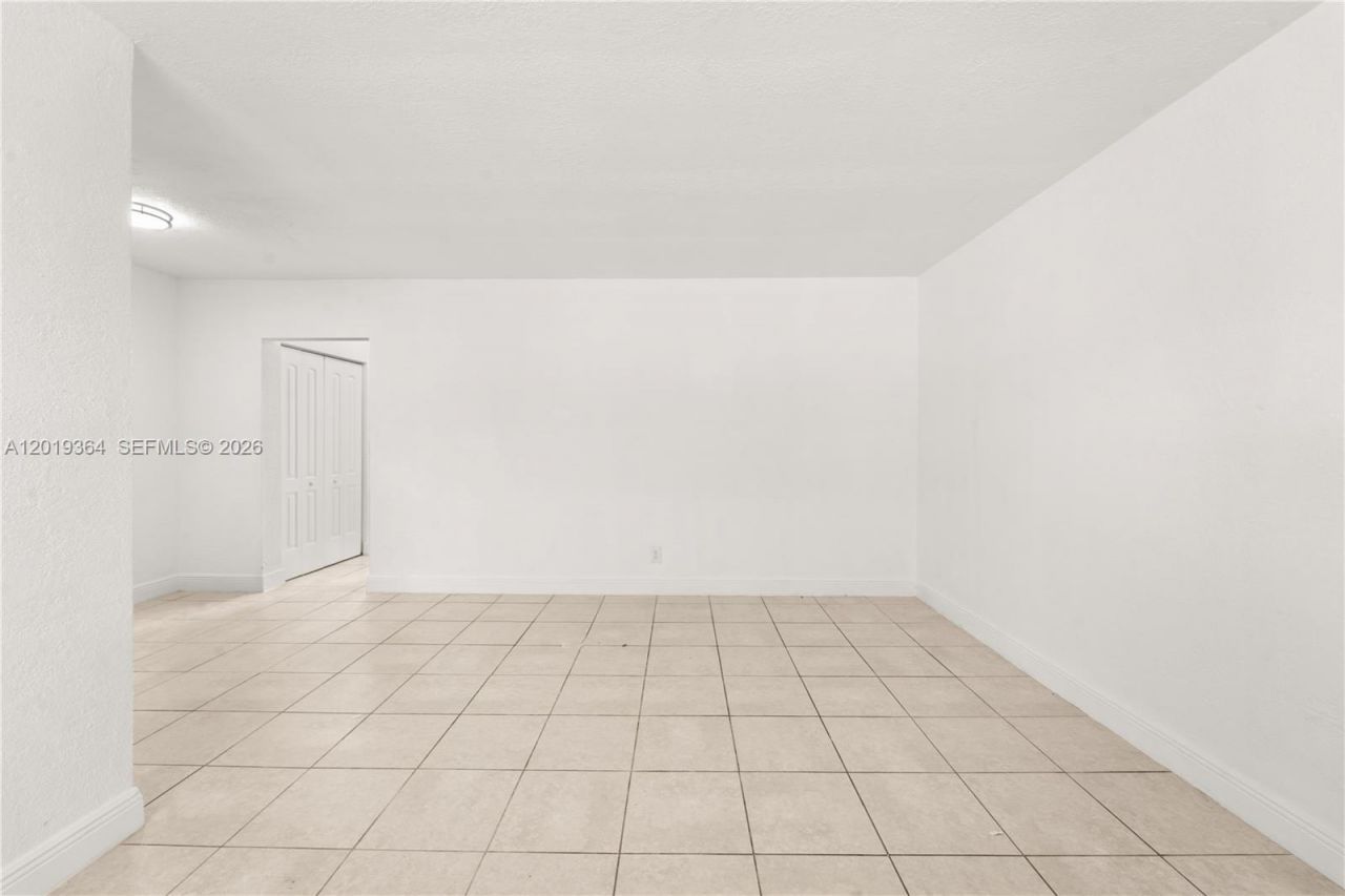 6905 Rue Vendome , Unit 8, Miami Beach, FL 33141 Photo