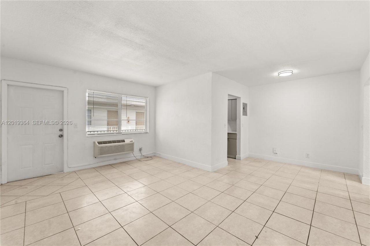 6905 Rue Vendome , Unit 8, Miami Beach, FL 33141 Photo