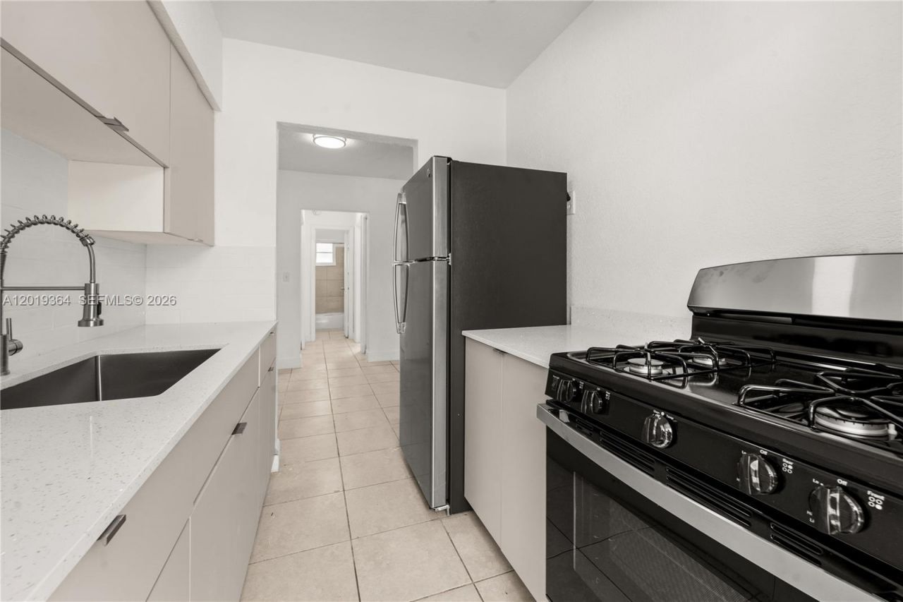 6905 Rue Vendome , Unit 8, Miami Beach, FL 33141 Photo
