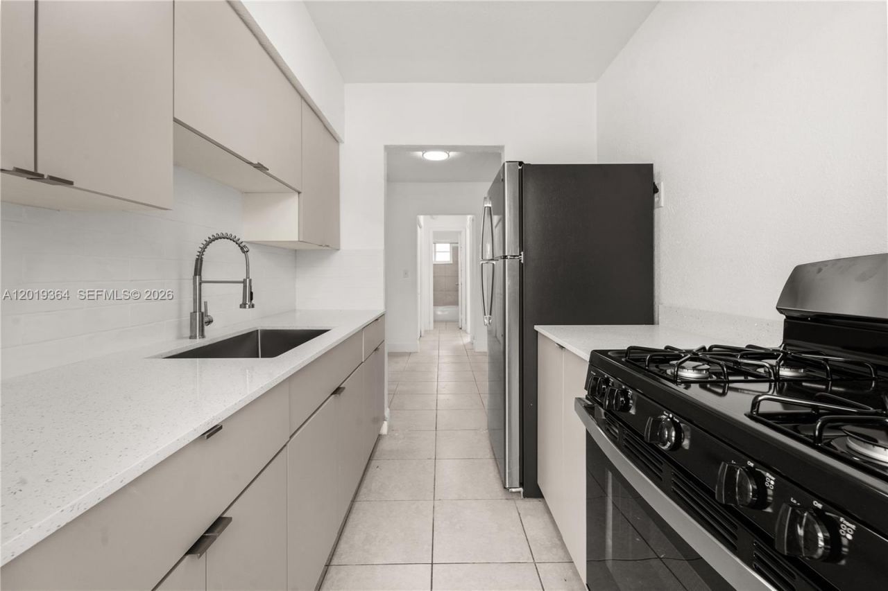 6905 Rue Vendome , Unit 8, Miami Beach, FL 33141 Photo