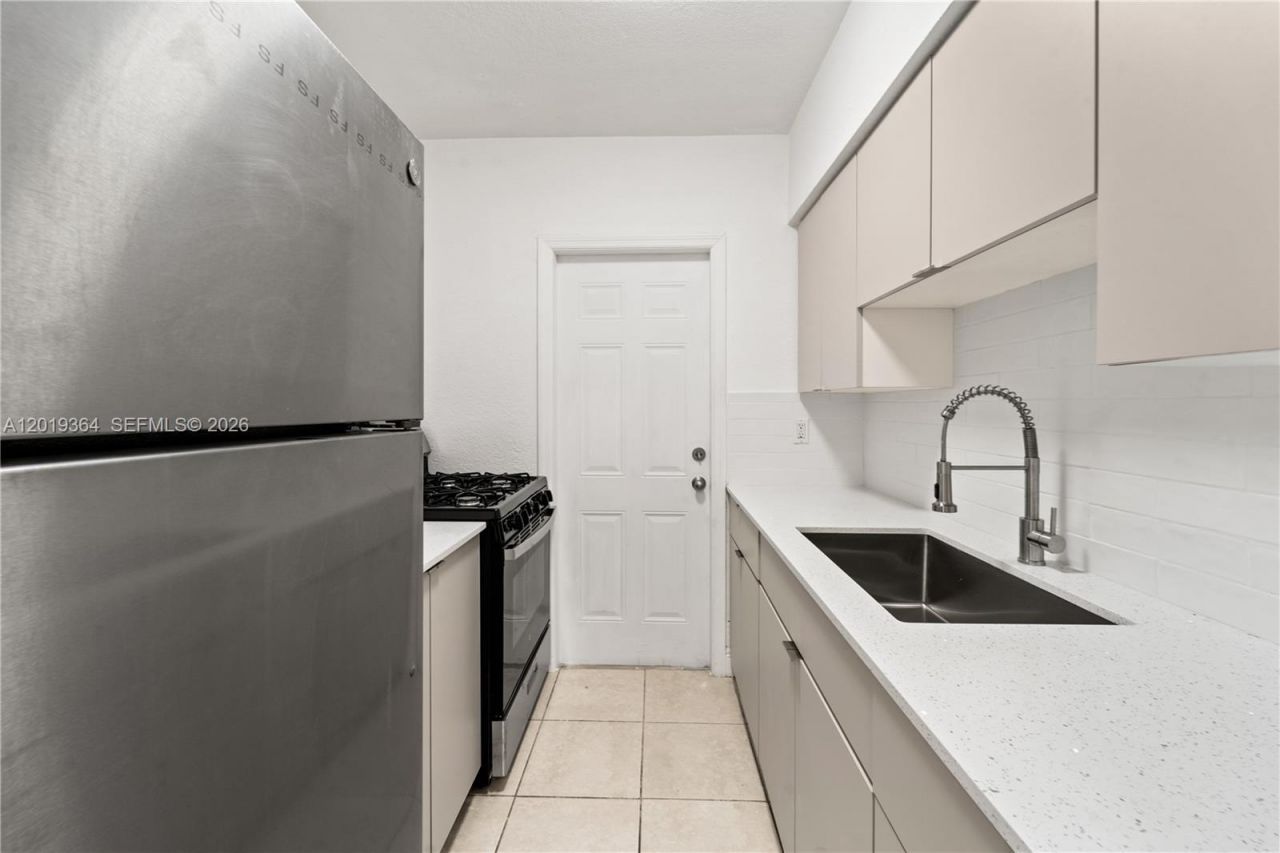6905 Rue Vendome , Unit 8, Miami Beach, FL 33141 Photo