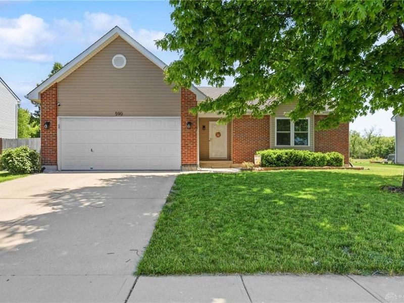 590 Chapelgate Drive, Fairborn, OH 45324 Photo 1