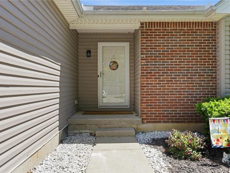 590 Chapelgate Drive, Fairborn, OH 45324 Photo 4