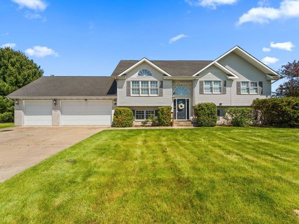 919 Plantation Road , Valparaiso, IN 46385