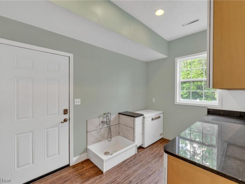 33932 Roberts Road, Eastlake, OH 44095 Photo 20