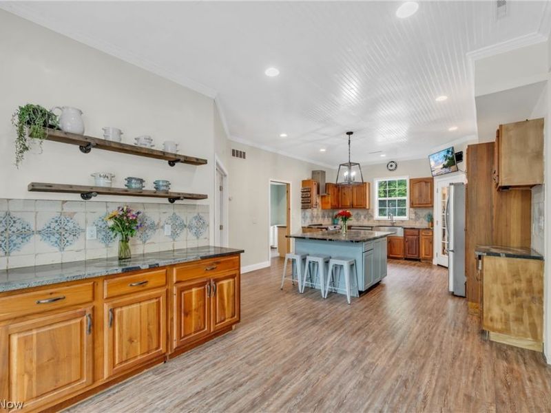 33932 Roberts Road, Eastlake, OH 44095 Photo 9