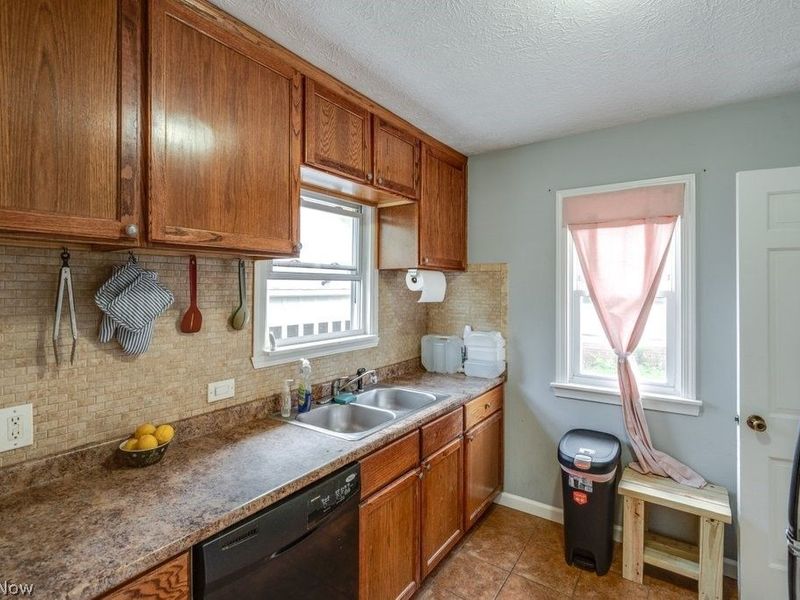 1367 Churchill Road, Lyndhurst, OH 44124 Photo 11