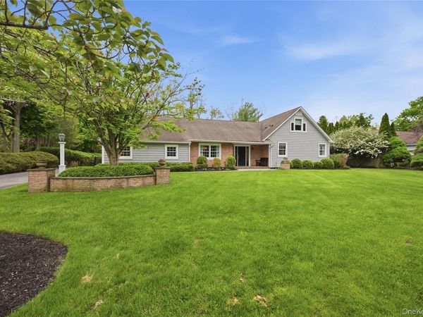 8 Brandywine Drive, Setauket, NY 11733
