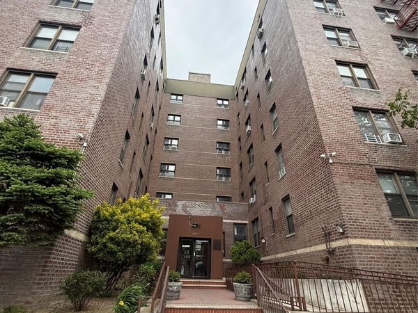 14737 Roosevelt Avenue , Unit 2B, Flushing, NY 11354