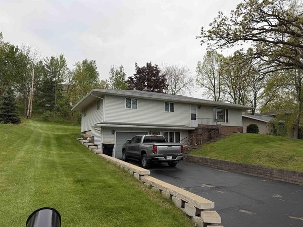 305 Sunset Drive, Deforest, WI 53532