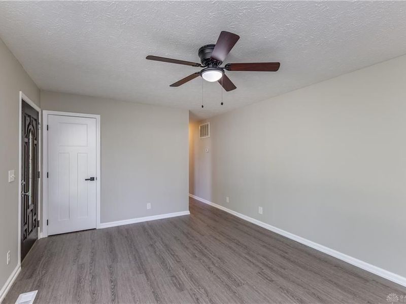 868 Cliffside Drive, New Carlisle, OH 45344 Photo 12