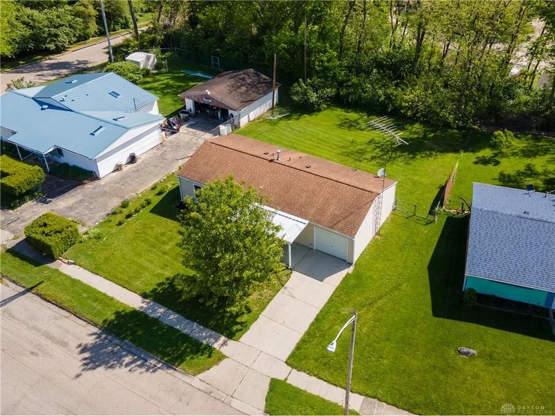 868 Cliffside Drive, New Carlisle, OH 45344 Photo 2