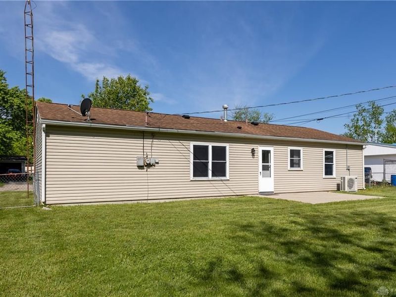 868 Cliffside Drive, New Carlisle, OH 45344 Photo 3