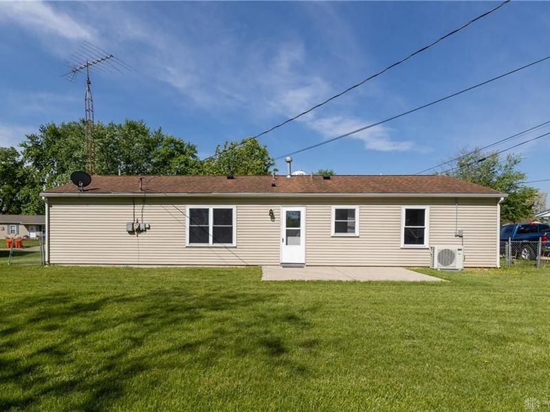 868 Cliffside Drive, New Carlisle, OH 45344 Photo 4